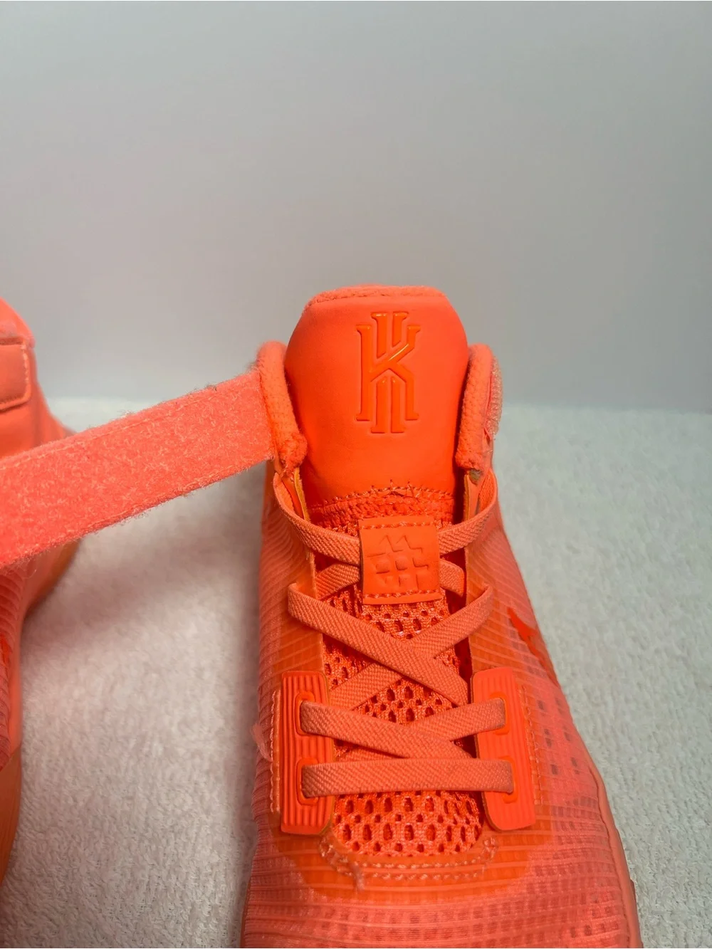 Nike Kyrie Flytrap Orange Mid Top Basketball Sneaker Strap Youth 2.5Y CT5536-800